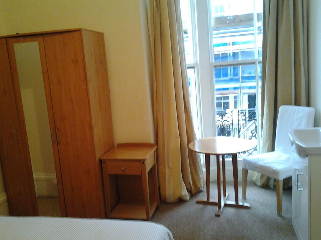 Sterling House Hotel Eastbourne Bilik gambar